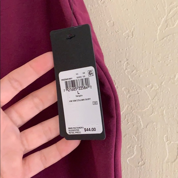 Guess Raspberry midi Pencil skirt. - Picture 3 of 3